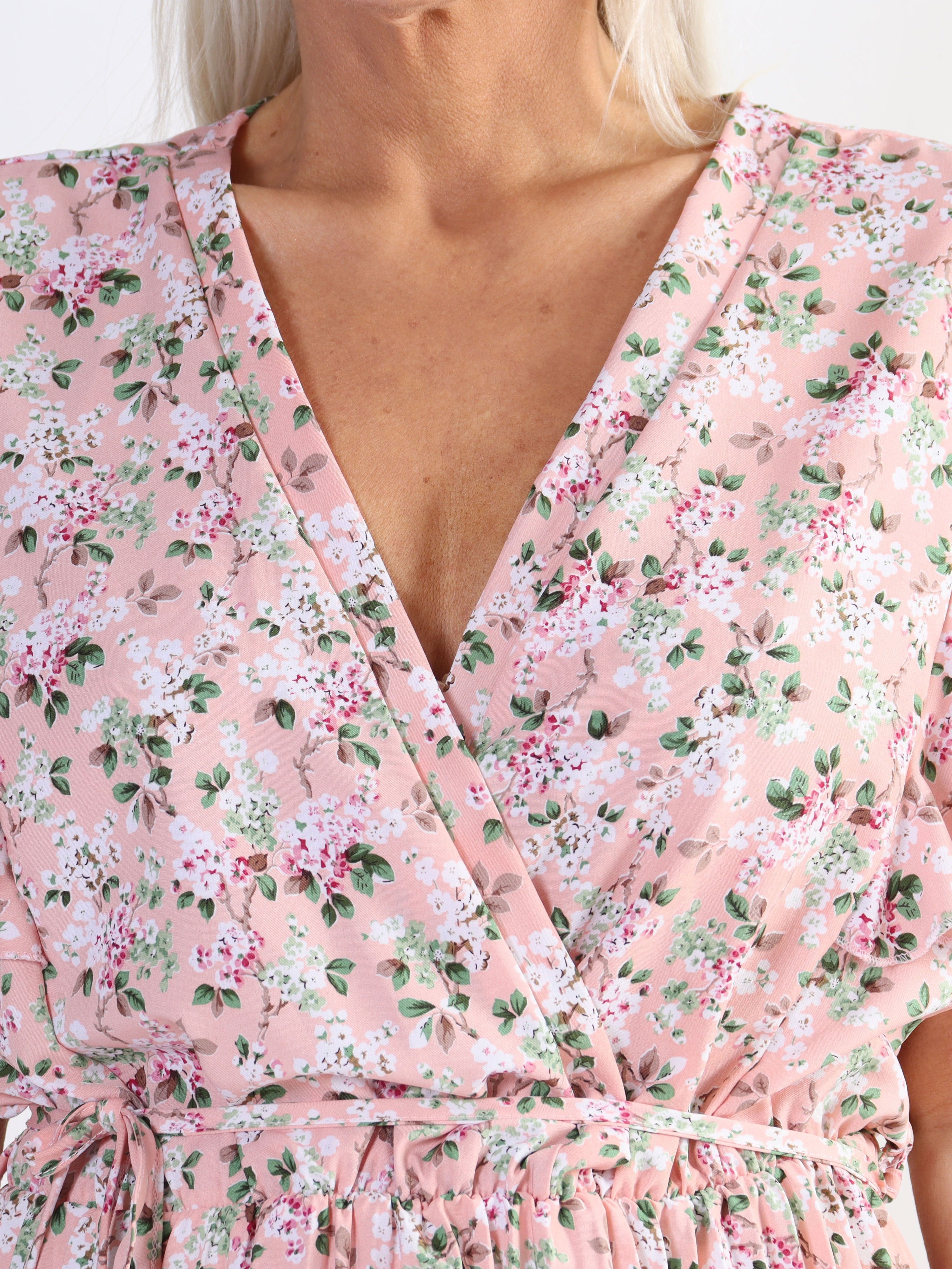 Callidora - Plus size-klänning med veck och volanger